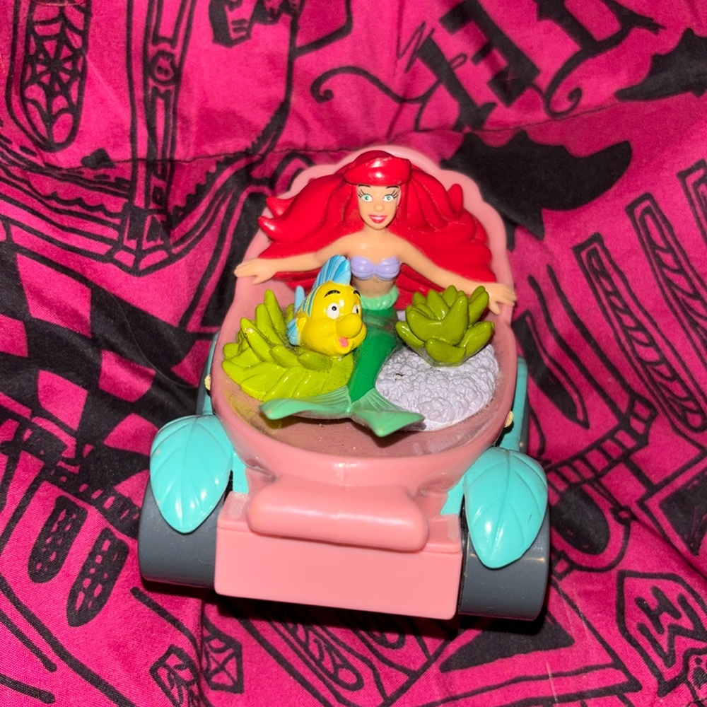 👛 Little Mermaid pull back car toy
